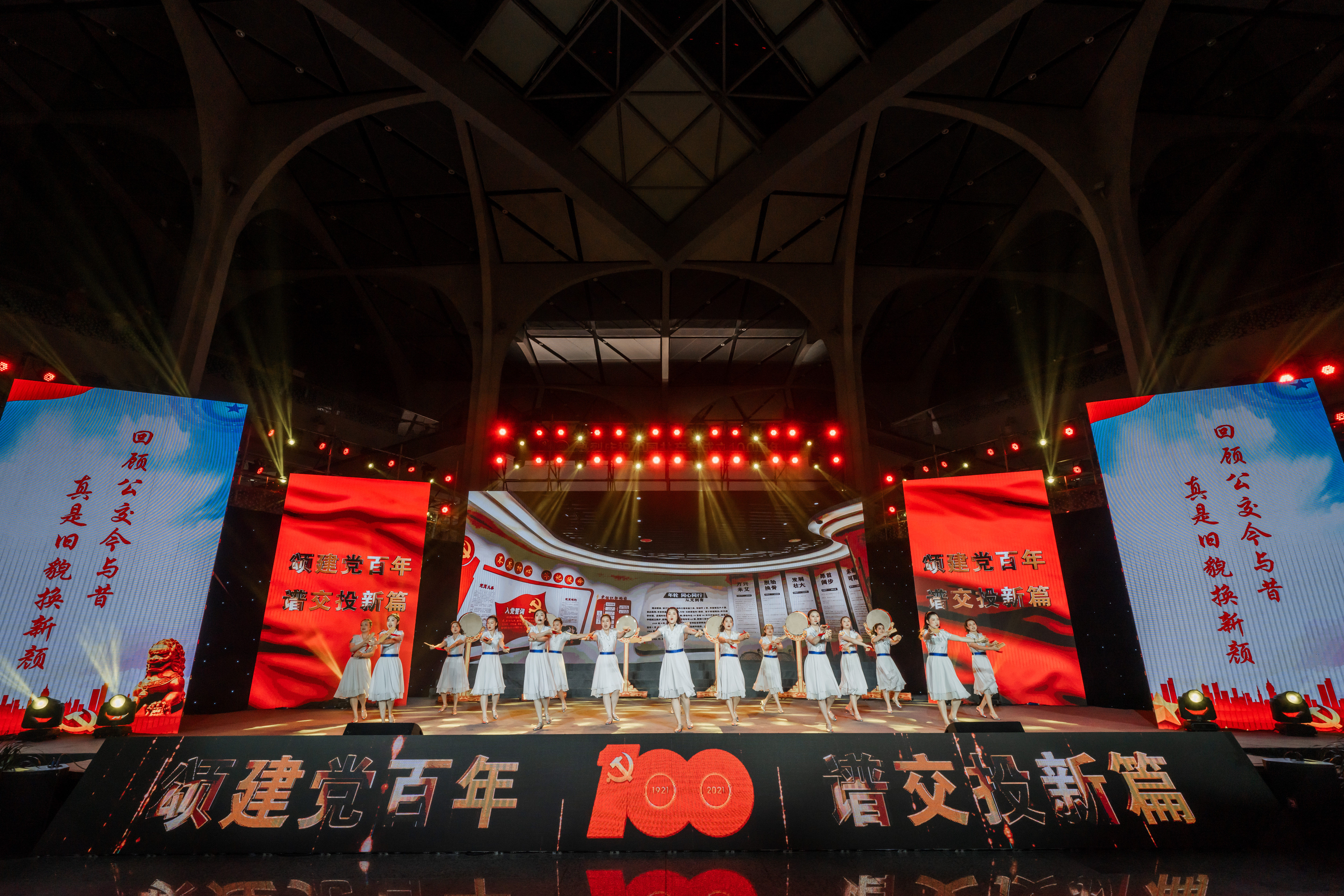 盐城公交展新貌.JPG