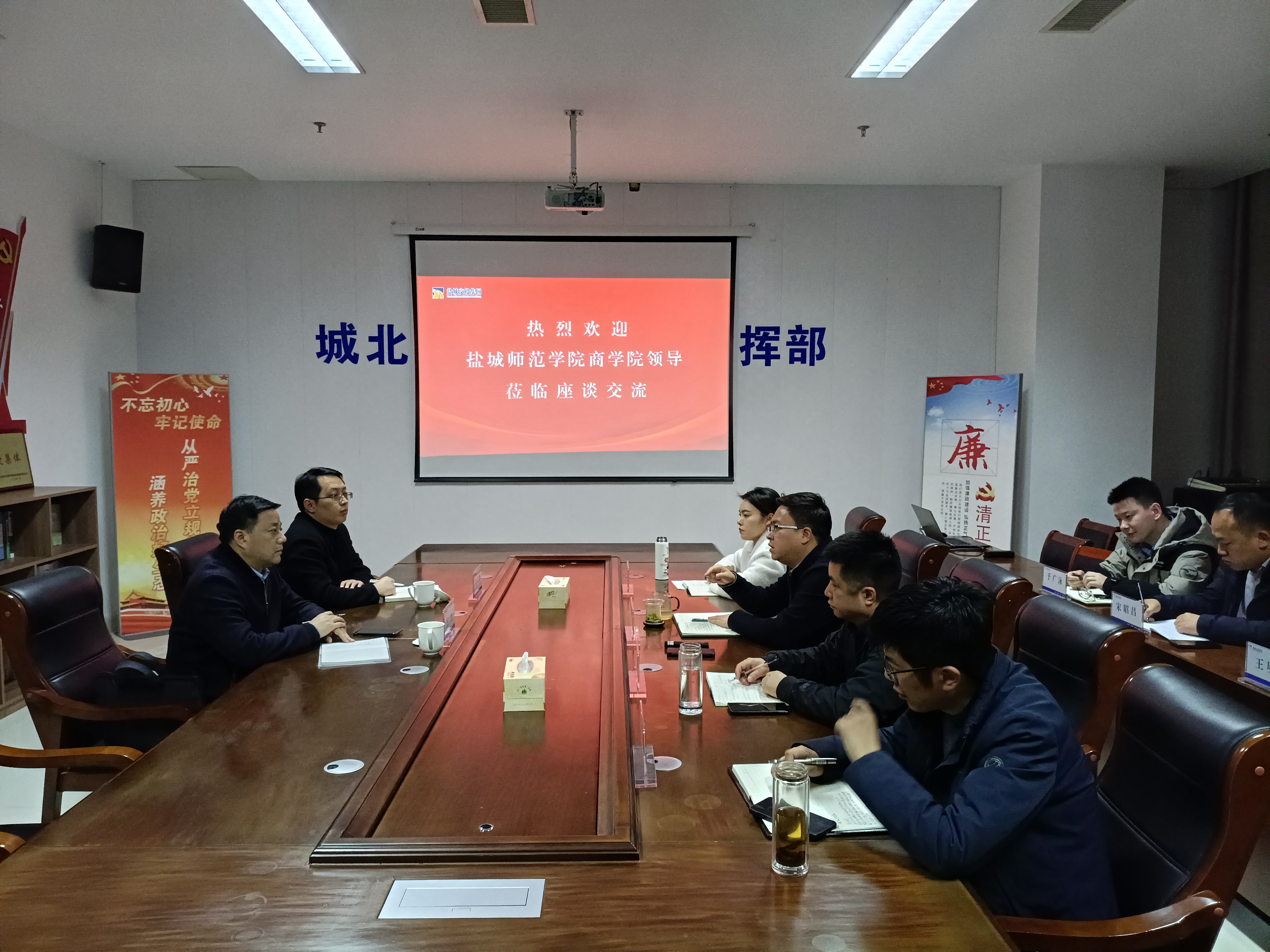 校企合作座谈.jpg